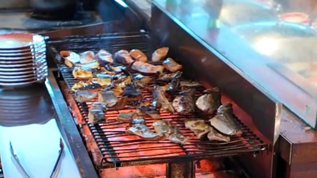 たてやま温泉 千里の風 朝食ビュッフェの焼き魚
