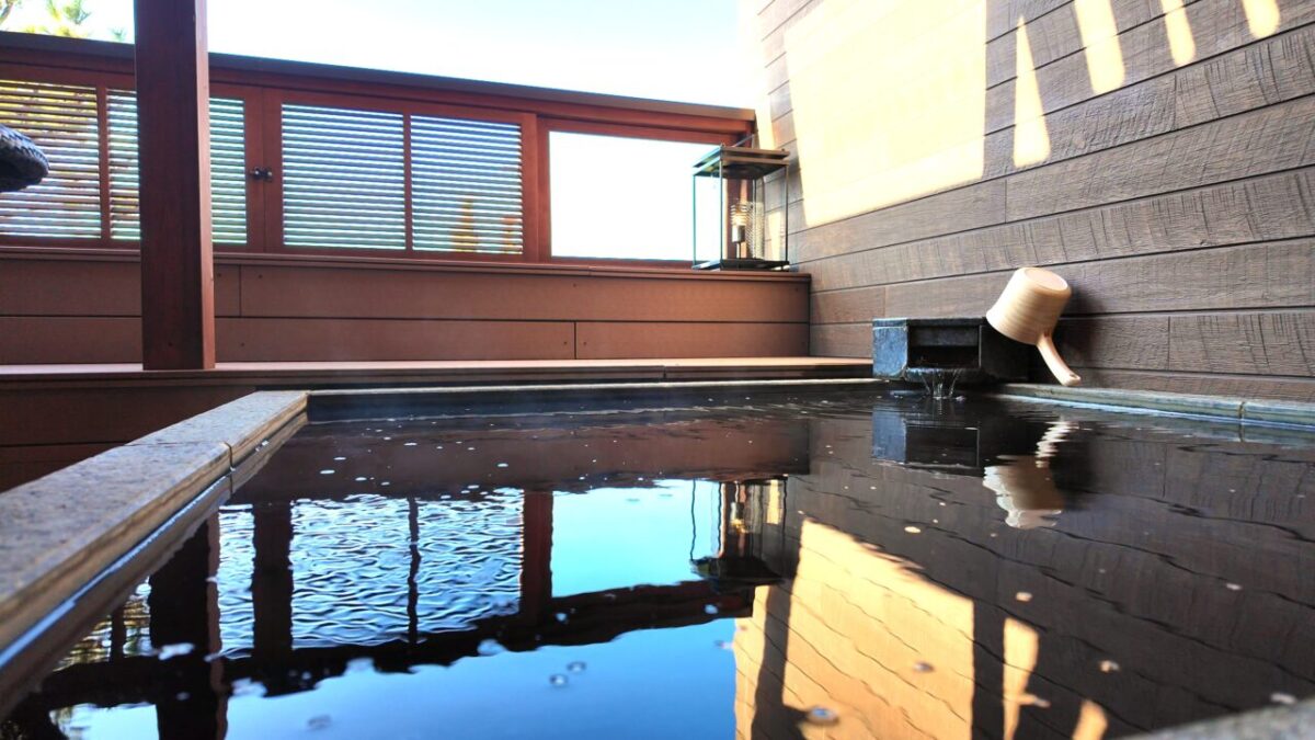 客室露天風呂から見える平砂浦海岸の絶景
