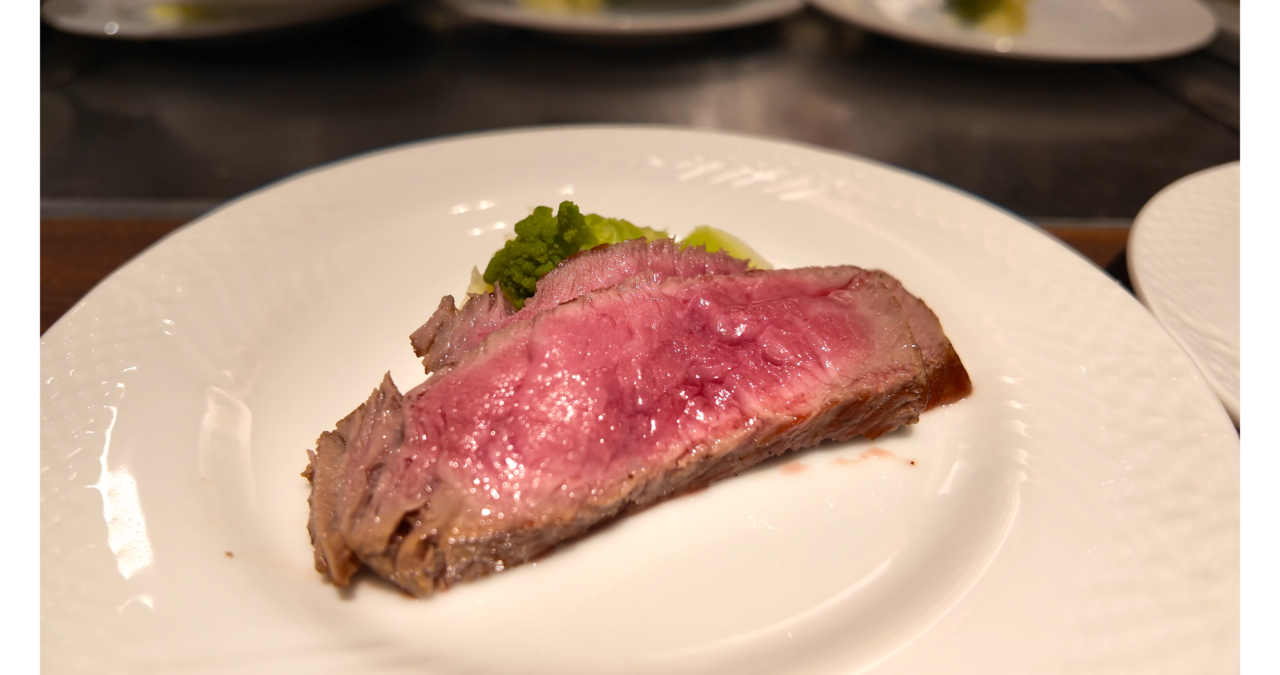 TAOYA日光霧降夕食ビュッフェのライブキッチンで焼き上げられるステーキ
