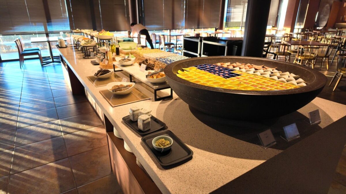 鴨川グランドホテル 朝ビュッフェの会場
