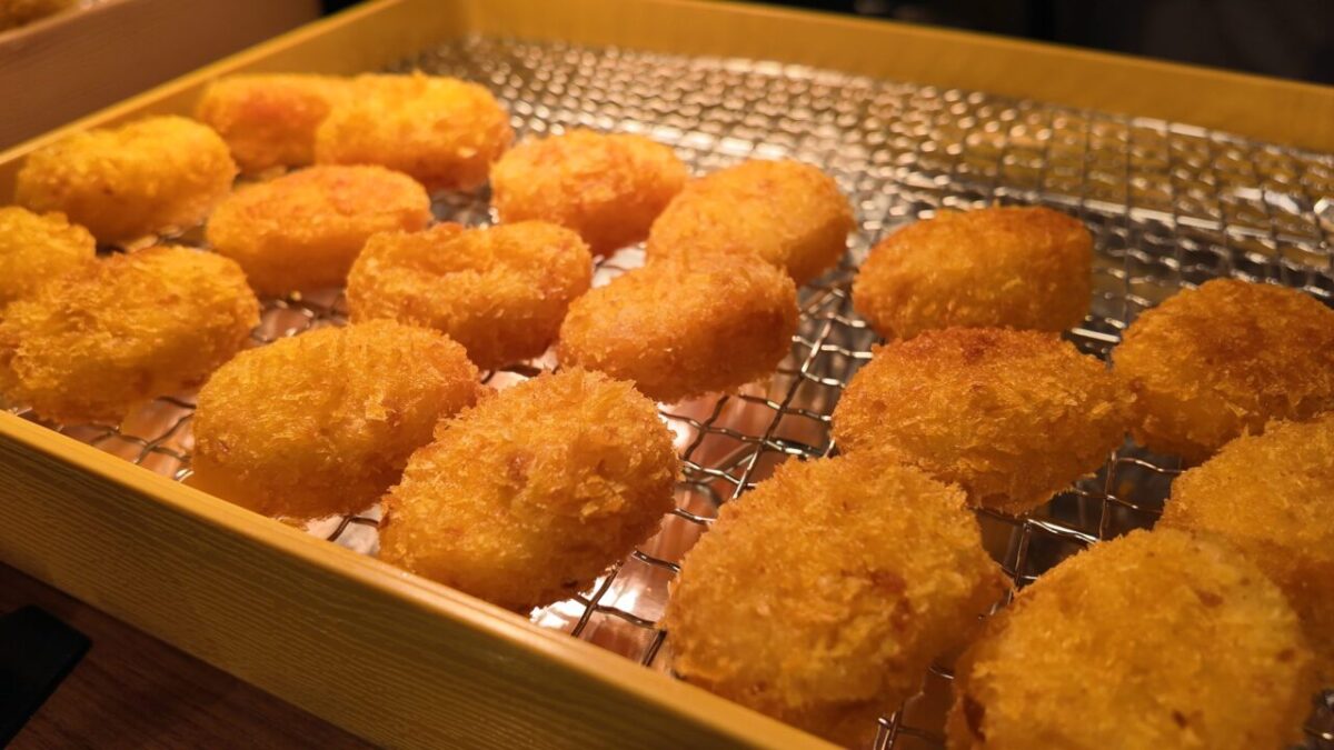 鴨川グランドホテル 夕食ビュッフェ カニクリームコロッケ
