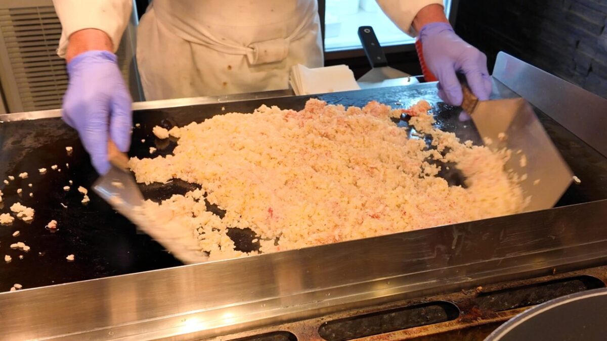 鴨川グランドホテル 夕食ビュッフェ カニガーリックライス
