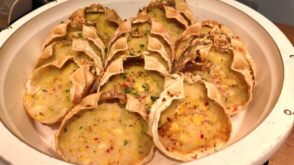 鴨川グランドホテル 夕食ビュッフェ カニ甲羅グラタン
