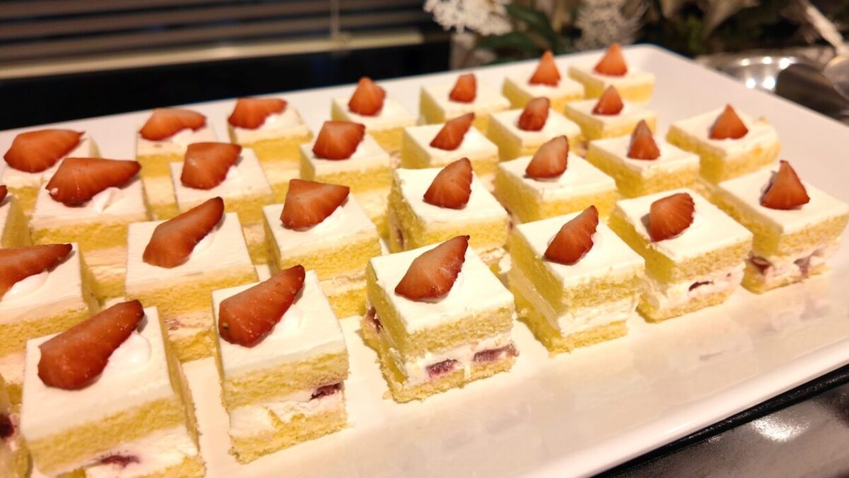 鴨川グランドホテル 夕食ビュッフェ ショートケーキ
