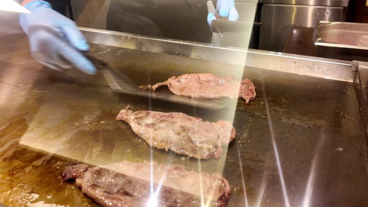 箱根湯本温泉 天成園 ディナーバイキングのステーキ
