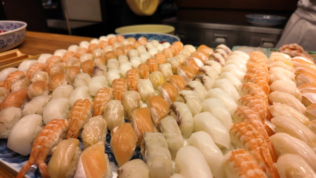 箱根湯本温泉 天成園 ディナーバイキングの寿司盛り合わせ
